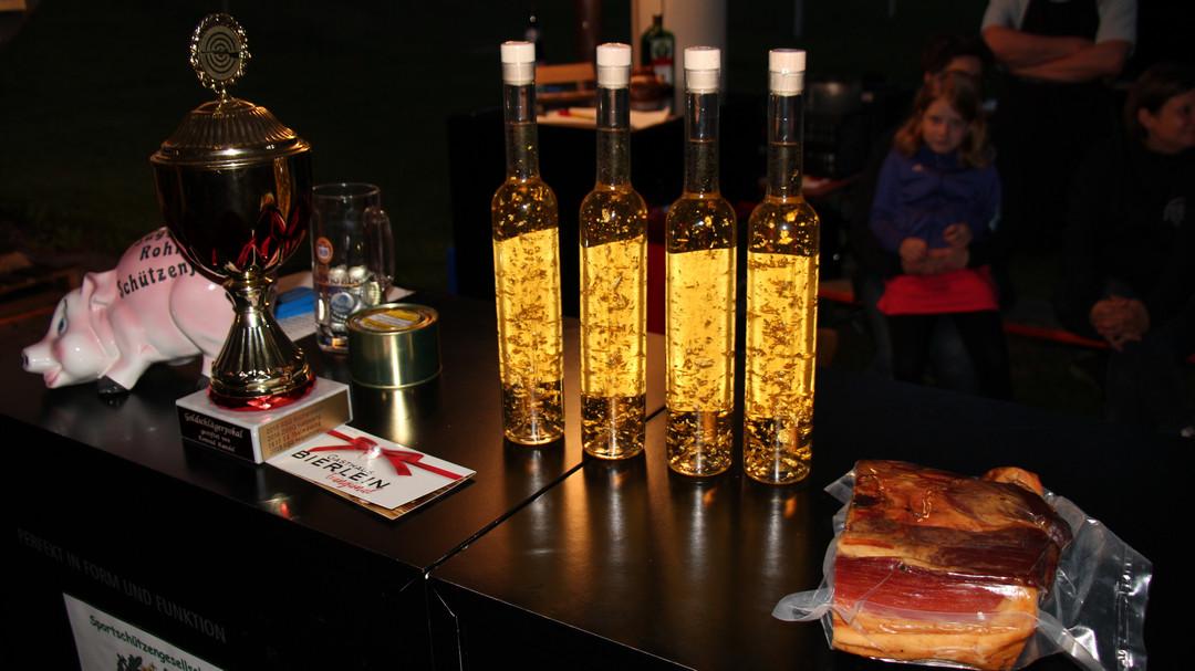 zwei goldschlaegerpokale zum jubilaeum 09